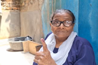 voting-conducted-at-home-for-disabled-and-elderly-voters-in-pakur