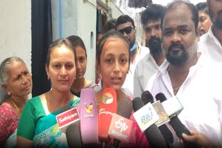 மாணவிக்கு பாராட்டு