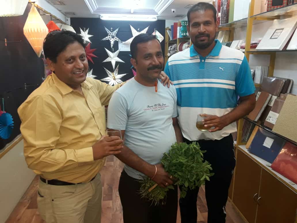 Cricketer Yusuf Pathan tasting lemon tea