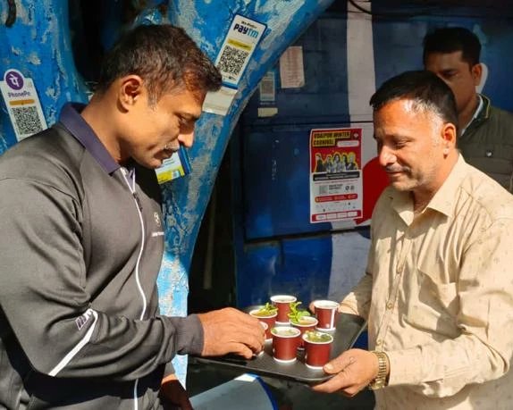 IPS Dinesh MN tasting lemon tea