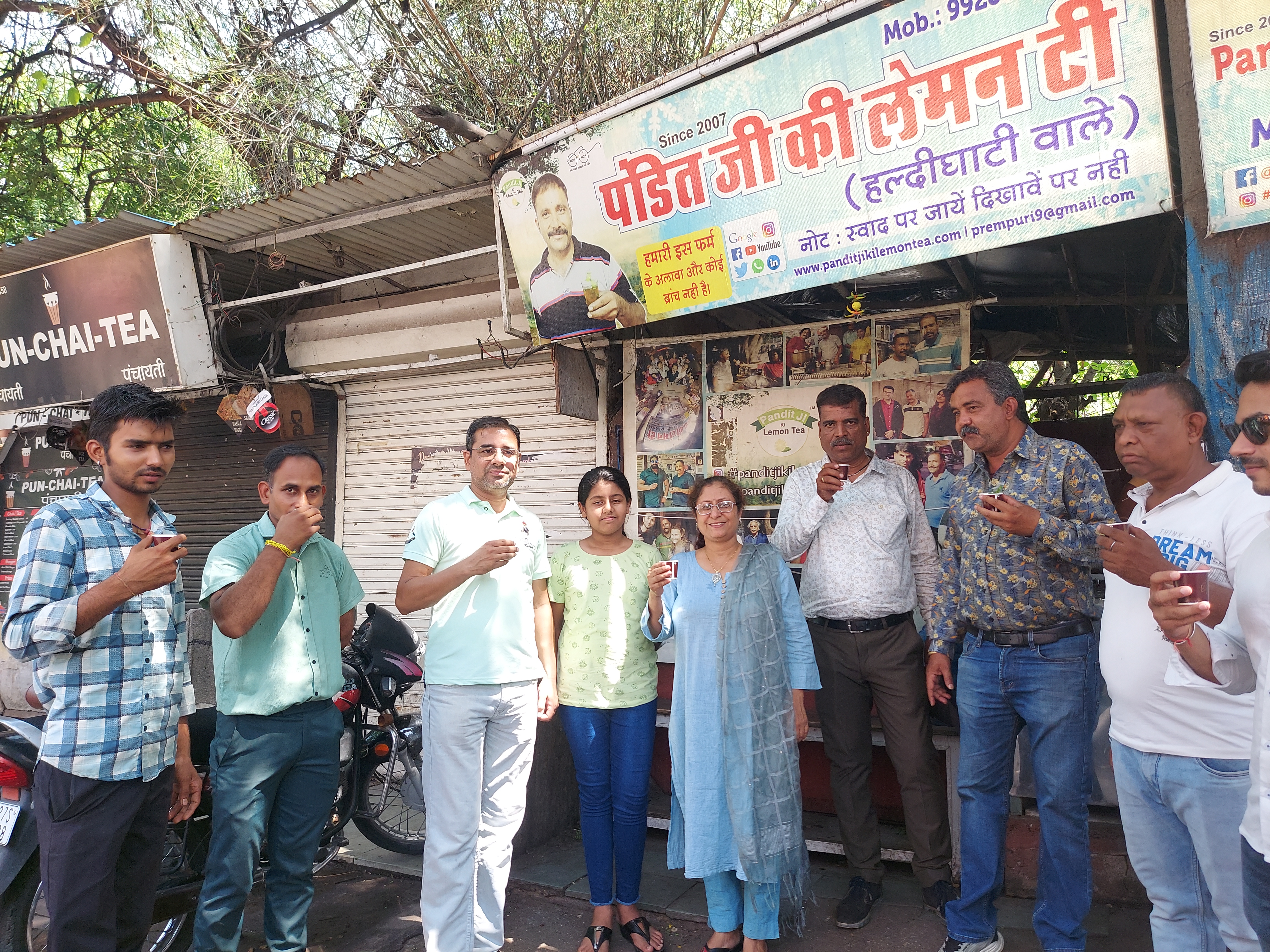 People tasting Pandit's lemon tea