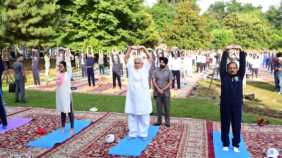LG Manoj Sinha leads Yoga celebrations in Srinagar