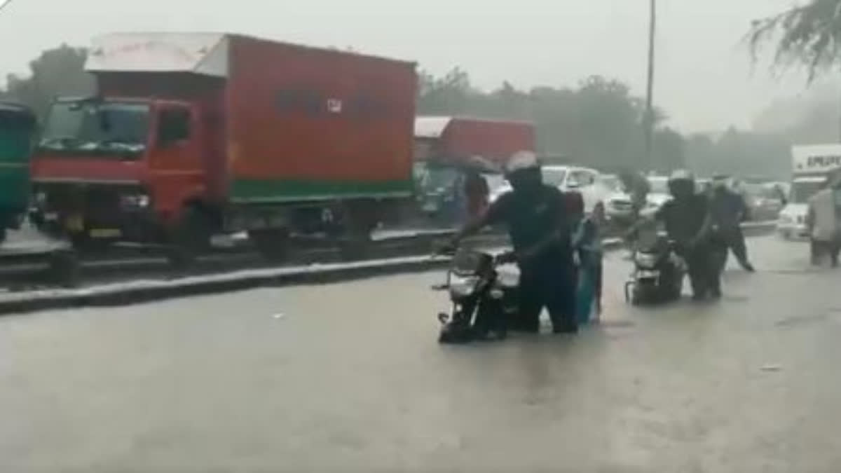 Delhi-Gurugram expressway waterlogged after heavy downpour, traffic jam for up to 5 km