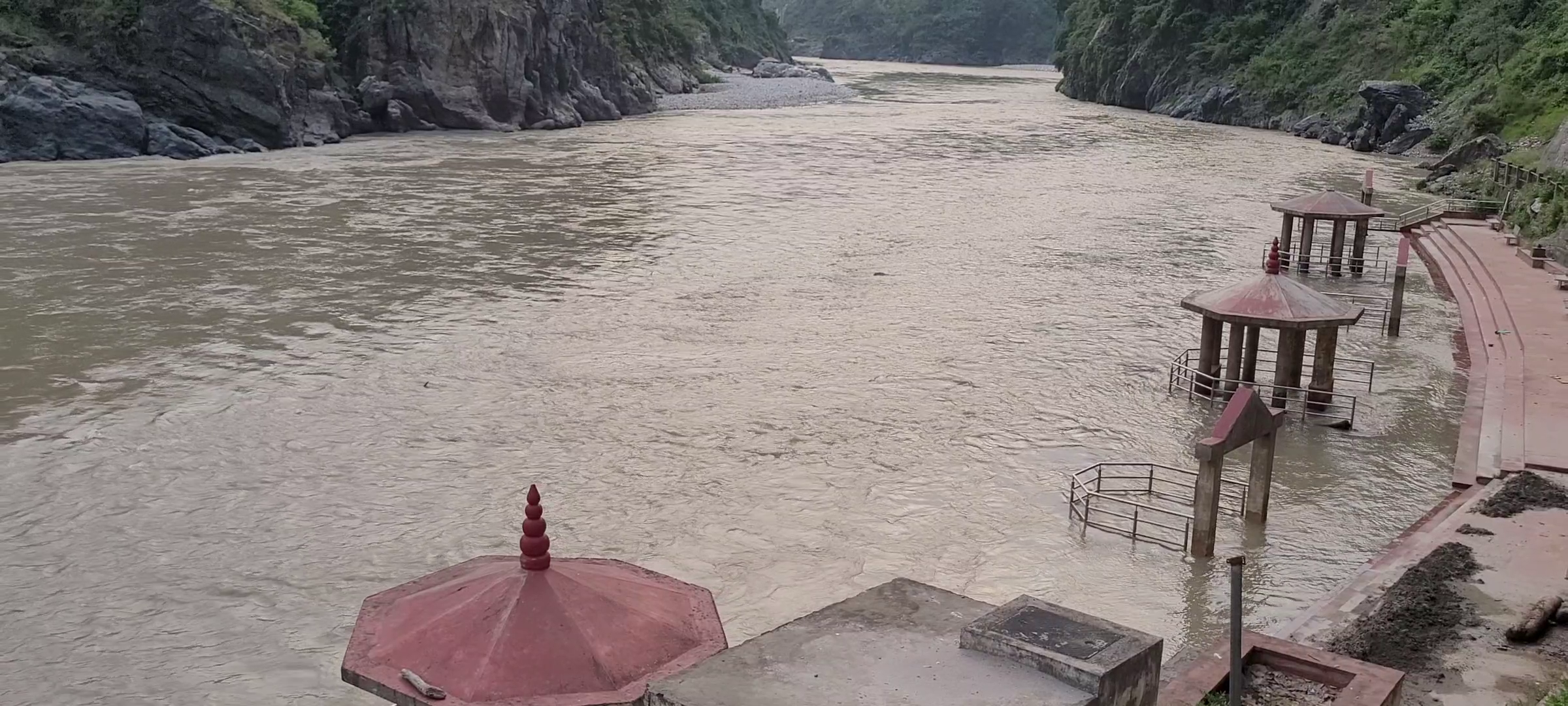 Ghats Submerged due Increased Alaknanda River