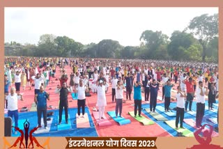 International Yoga Day एसपी कॉलेजमध्ये योग दिन साजरा