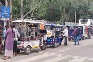 Despite ban e rickshaws running rampant on roads