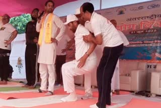 Union minister fell unconscious  Yoga  International Yoga Day  Pashupati Kumar Paras  Yoga practicing  യോഗാഭ്യാസത്തിനിടെ ശാരീരിക അസ്വസ്ഥത  വേദിയില്‍ നിന്ന് മടങ്ങി കേന്ദ്രമന്ത്രി  കേന്ദ്രമന്ത്രി  അന്താരാഷ്‌ട്ര യോഗ ദിനത്തോടനുബന്ധിച്ച്  കേന്ദ്രമന്ത്രി പശുപതി കുമാർ പരസ്  മന്ത്രി  യോഗ