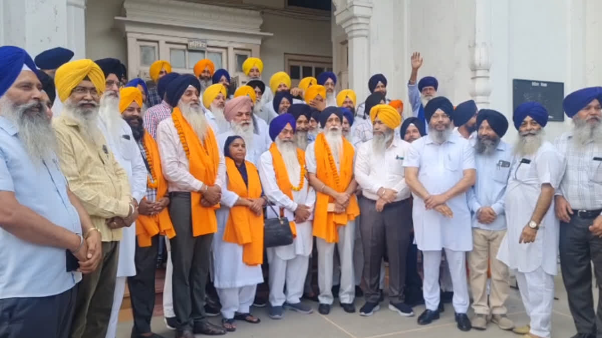 A batch of 317 pilgrims left for Pakistan to celebrate the death anniversary of Maharaja Ranjit Singh