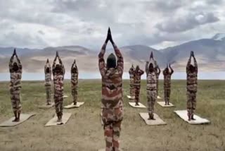 INDIAN MILITARY CELEBRATES YOGA DAY  YOGA DAY CELEBRATION IN INDIA  യോഗ ദിനം ആഘോഷിച്ച് സൈന്യം  യോഗ ദിനം ആഘോഷിച്ച് നാവിക സേന