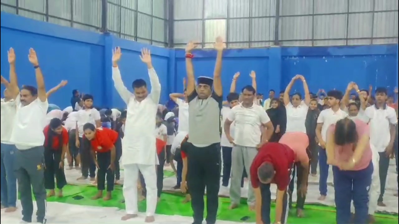 Minister Vishwas Sarang yoga in Vidisha