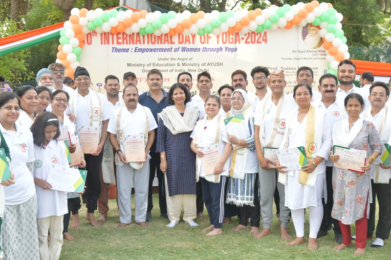 VC Professor Naima Khatoon Leads International Yoga Day Celebrations at AMU in Aligarh