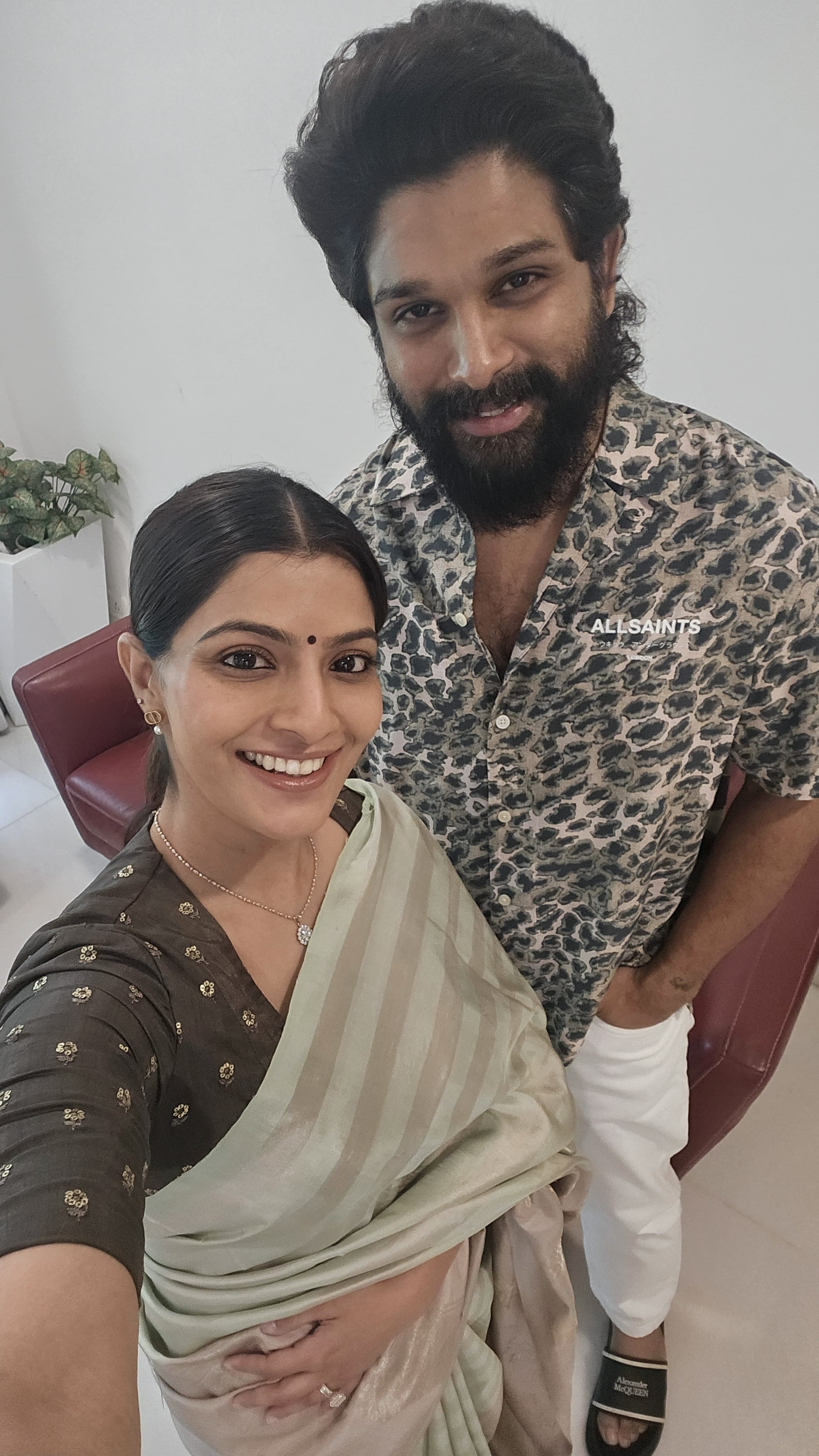 Varalaxmi Sarathkumar and Nicholai Sachdev visit Allu Arjun and family in Hyderabad to invite them to their wedding. Before Allu Arjun, the duo also invited Rajinikanth and Kamal Haasan to grace their wedding. Varalaxmi and Nicholai are set to enter wedlock in July.