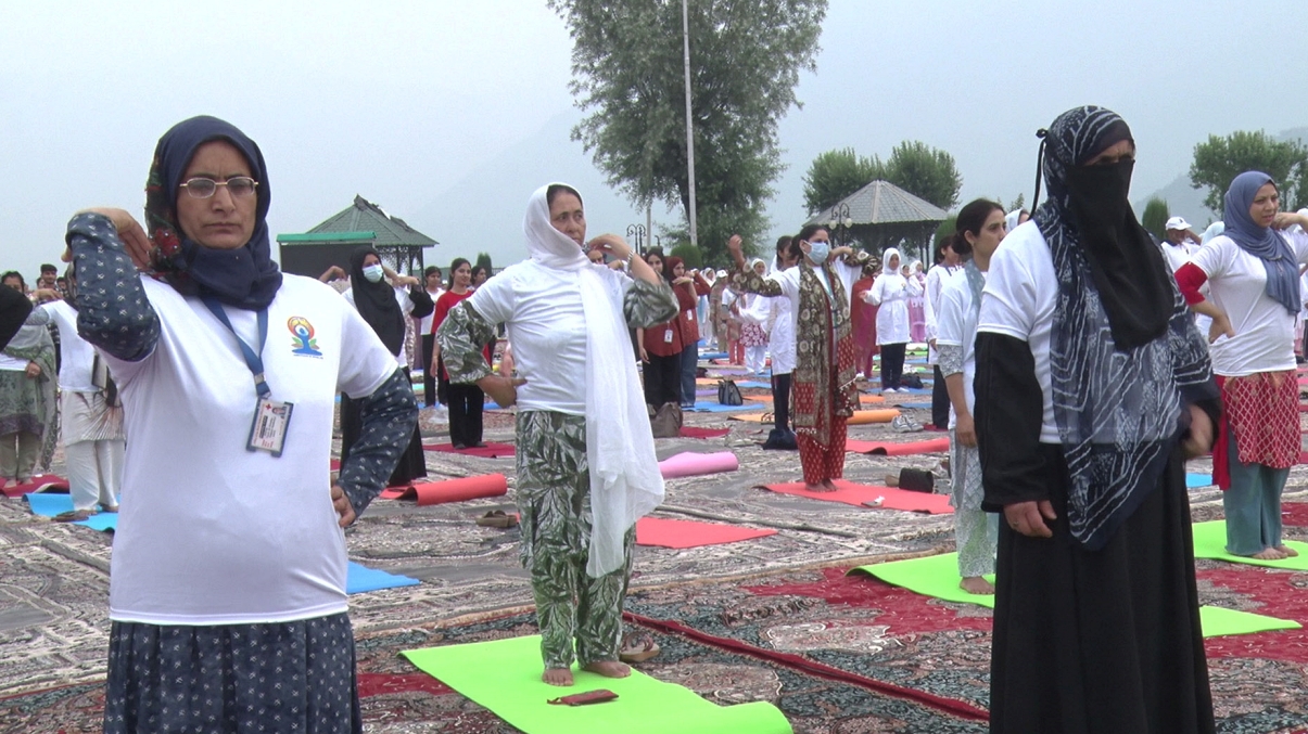 International Yoga Day 2025: Thousands Unite In Breath And Balance By Kashmir’s Iconic Dal Lake