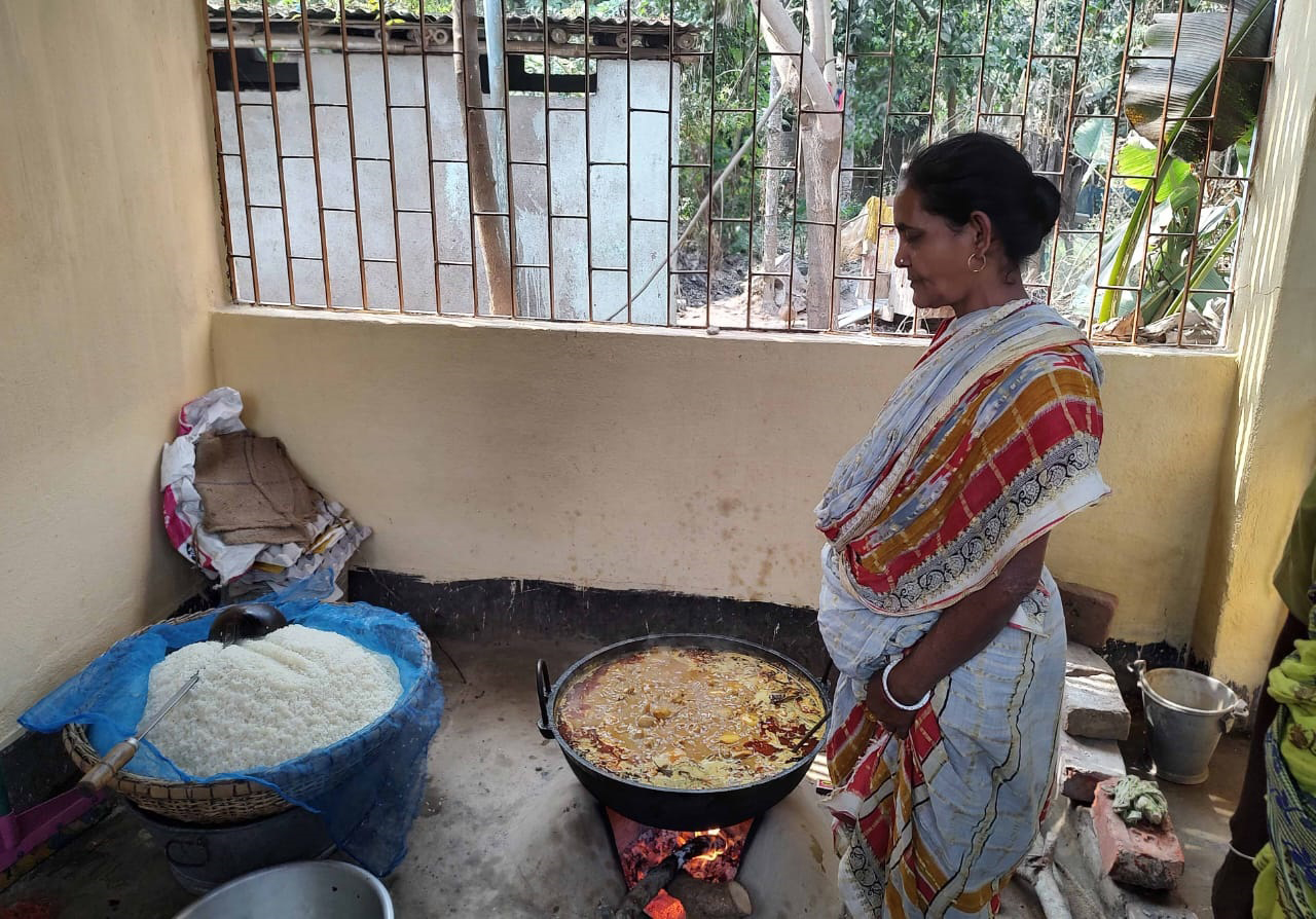 MID DAY MEAL
