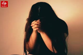 शिक्षिका के साथ छेड़छाड़ और ब्लैकमेलिंग.