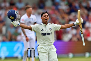 IND vs ENG Test Jaiswal Record: ಇಂಗ್ಲೆಂಡ್​ ವಿರುದ್ದ ನಡೆಯುತ್ತಿರುವ ಮೊದಲ ಟೆಸ್ಟ್​ ಪಂದ್ಯದಲ್ಲಿ ಯಶಸ್ವಿ ಜೈಸ್ವಾಲ್​ ಶತಕ ಸಿಡಿಸಿ ಕ್ರಿಕೆಟ್​ ದಿಗ್ಗಜ ಬ್ರಾಡ್ಮನ್​ ಹೆಸರಲ್ಲಿದ್ದ ದೊಡ್ಡ ದಾಖಲೆ ಮುರಿದು ಹಾಕಿದ್ದಾರೆ.