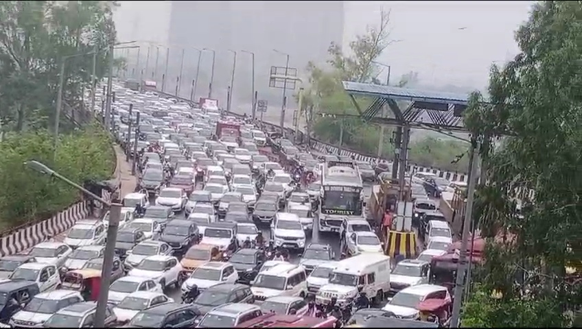 TRAFFIC DIVERSION IN NOIDA