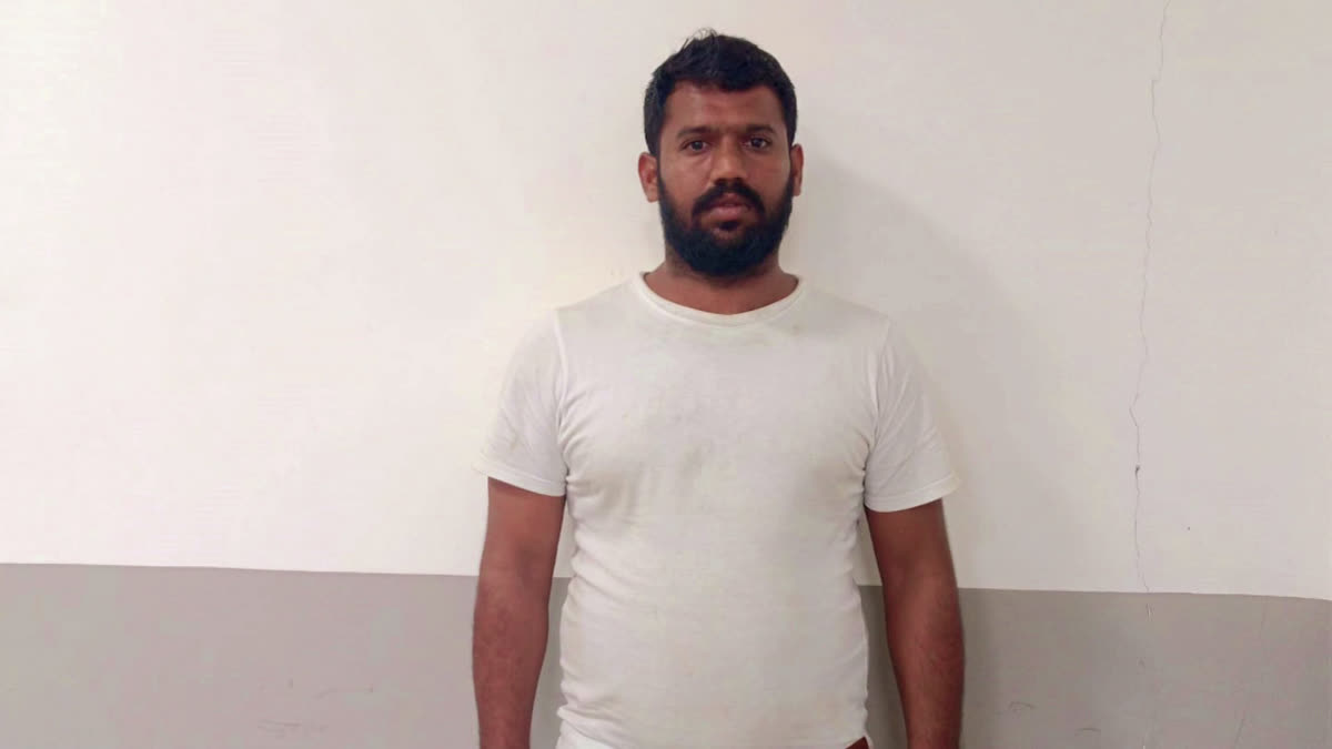 Fake ACB Officer  Fake ACB Officer Arrest  Fake ACB Officer Arrested In Hyderabad  Hyderabad Fake ACB Officer Arrested  Fraud Case  Anti Corruption Bureau  Telangana  Hyderabad Fraud Case  എസിബി  അഴിമതി വിരുദ്ധ ബ്യൂറോ  തട്ടിപ്പ്  എസിബി ഉദ്യോഗസ്ഥനെന്ന വ്യാജേന തട്ടിപ്പ്  നുതേതി ജയകൃഷ്‌ണ  ഹൈദരാബാദ് തട്ടിപ്പ്