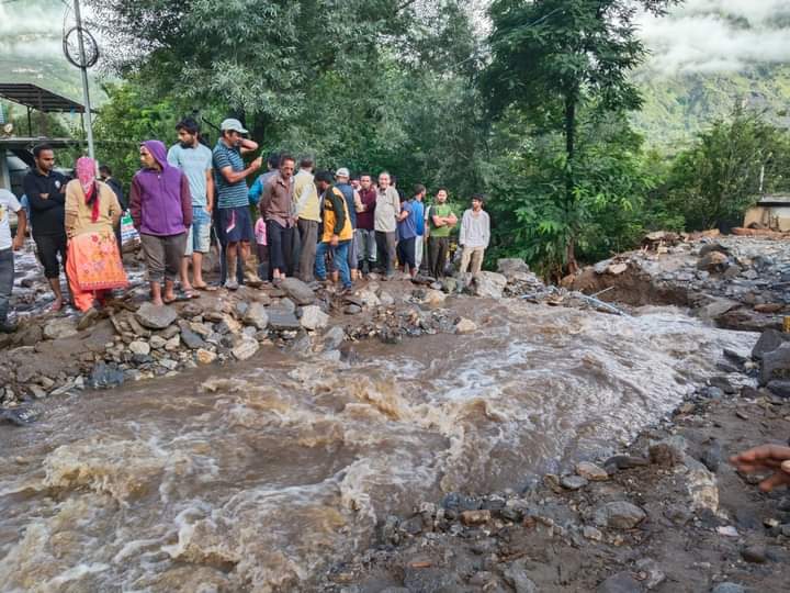 Flood in Karjan drain of Manali.