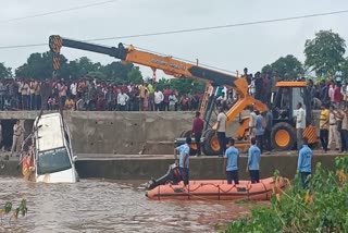 narmadapuram road accident