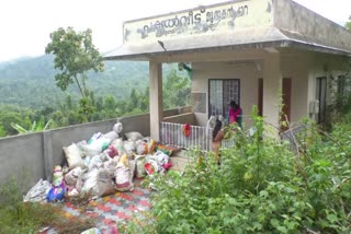 Day care home  Nedumkandam Gram panchayat  Nedumkandam  Gram panchayat  വയോജനങ്ങള്‍ക്ക് ആശ്വാസമേകാന്‍ ഒരുക്കി  മാലിന്യക്കൂമ്പാരം  നടപടി കാത്ത് നെടുങ്കണ്ടത്തെ പകല്‍വീട്  പകല്‍വീട്  നെടുങ്കണ്ടം  വൃദ്ധജനങ്ങൾ  മാലിന്യം  മാനസിക സംഘർഷങ്ങൾ