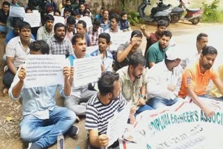 civil JE main examinees stages protest