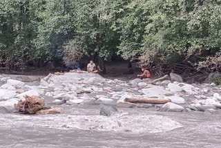 Two nepali trapped at edge of Ravi river bharmour
