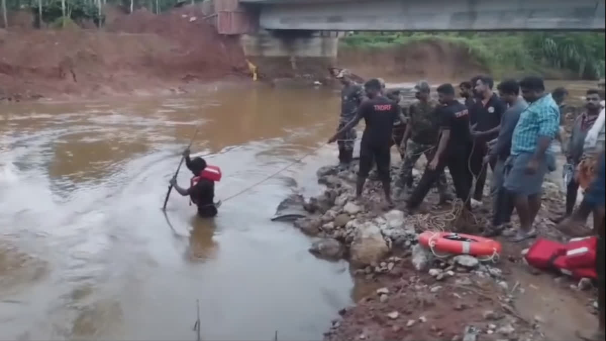 மாணவனை தேடும் பணியில் தீயணைப்புத்துறையினர்