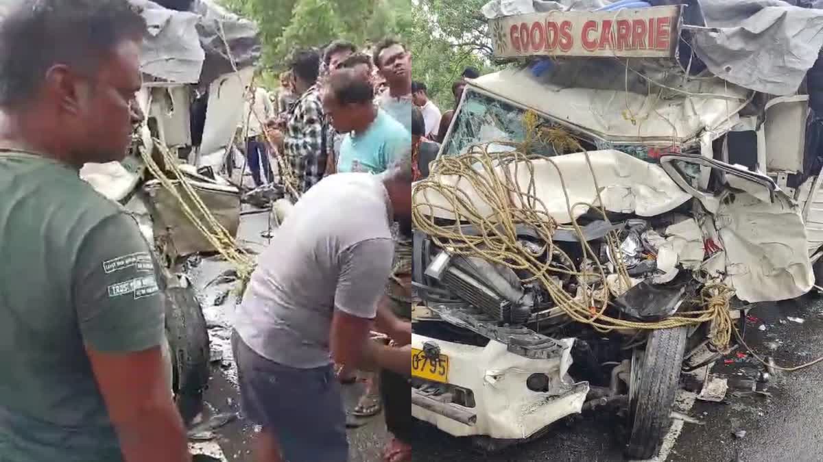 fierce collision between truck and vehicle loaded with fish in Latehar