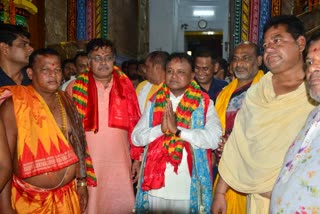 CM Mohan Majhi offer prayer at  Puri Shree Mandir