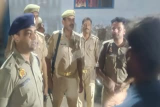 पुलिस ने दो आरोपियों को गिरफ्तार किया है.