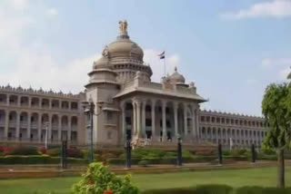 A small crack developed in the interior of the Vidhana Soudha dome.