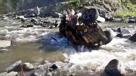 Car fell into River in Lag Valley