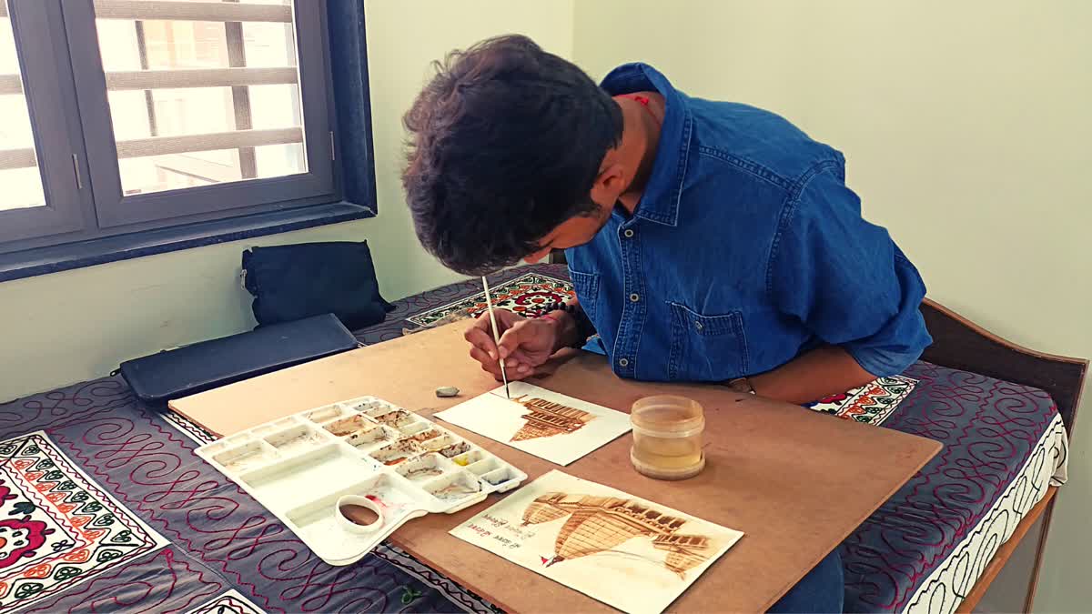 Shrawan 2023: ભુજના યુવા ચિત્રકારે મોનોક્રોમેટીક ટોનમાં 12 જ્યોતિર્લિંગ મંદિરના અદભુત પેઇન્ટિંગ તૈયાર કર્યા