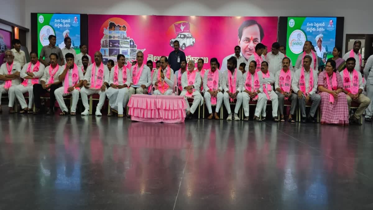 KCR announced the list of BRS MLAs  ബിആര്‍എസ് എംഎല്‍എ  തെലങ്കാനയില്‍ ബിആര്‍എസ് എംഎല്‍എ  എംഎല്‍എമാരുടെ സ്ഥാനാര്‍ഥി പട്ടിക പുറത്ത്  കെസിആര്‍ മത്സരത്തിനിറങ്ങുക രണ്ടിടങ്ങളില്‍  Telangana BRS MLAs list out  തെലങ്കാനയില്‍ നിയമസഭ  മുഖ്യമന്ത്രി കെസിആര്‍  BRS MLA in Telangana  Telangana news  Telangana news updates  latest Telangana news  news live in Telangana