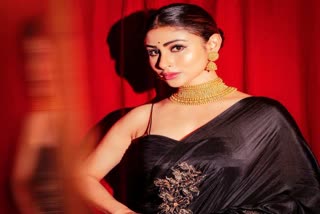 mouni roy in black outfit