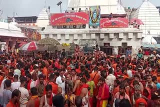 huge-crowd-kanwariyas-landed-in-deoghar
