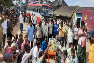 vandalized Gandhi statue in Shivamogga