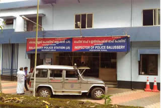 knife attack  fight over rs 500 Kozhikode  fight over rs 500 Kozhikode Balussery  fight over rs 500 Kozhikode youth attacked  Kozhikode youth attacked by knife  500 രൂപയെ ചൊല്ലിയുള്ള തര്‍ക്കം  മെഡിക്കല്‍ കോളജ് ആശുപത്രി  Balussery Police  Kozhikode medical college Hospital