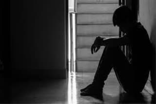 Depression in Teenage Children  Do you recognize these symptoms  Depression in Teenage  solutons of teenage depression  stress  The reasons of Depression in Teenage Children  worries  advice  periods  teenage  parenting  കൗമാരക്കാരിലെ വിഷാദരോഗം  ഈ ലക്ഷണങ്ങൾ നിങ്ങൾ തിരിച്ചറിയുന്നുണ്ടോ  കൗമാരക്കാരിലെ വിഷാദരോഗം ലക്ഷണങ്ങൾ  മനപ്രയാസങ്ങൾ  സമ്മർദ്ദങ്ങൾ  വിഷാദരോഗം കാരണങ്ങൾ  വിഷാദരോഗം മാതാപിതാക്കൾ ശ്രദ്ധിക്കേണ്ടത്  വിഷാദരോഗം എങ്ങനെ പരിഹരിക്കാം  കൗമാരം  മാനസിക സമ്മർദ്ദവും ഉത്കണ്‌ഠയും  ആര്‍ത്തവം  ഹോർമോൺ നിലയിലെ ഏറ്റക്കുറച്ചിലുകൾ  കൗമാരക്കാർ