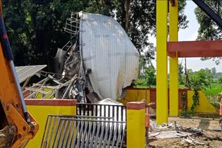 Water tank fell in Balrampur