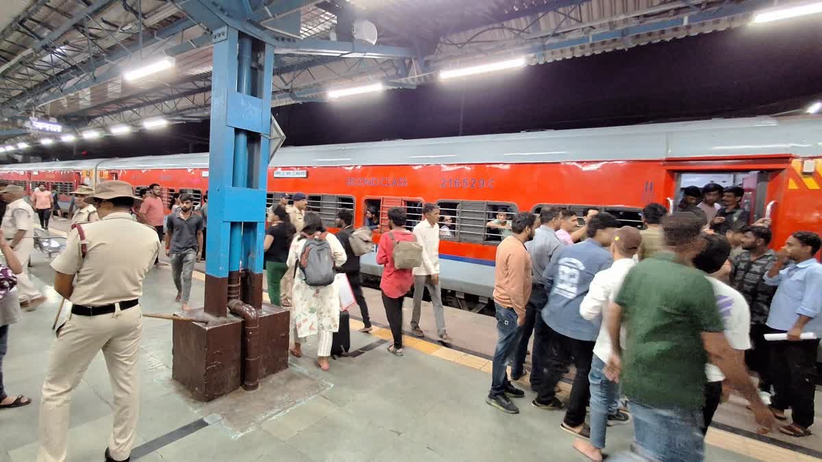 JODHPUR INDORE EXPRESS LPG GAS LEAK