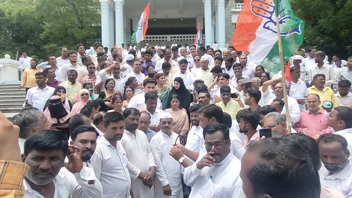 Congress protest against Governor approval to prosecute Chief Minister Siddaramaiah