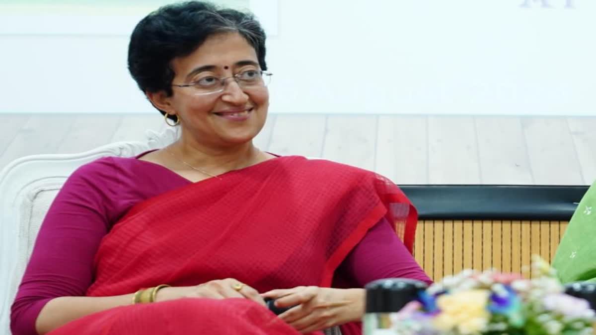 Minister Atishi wrote a letter to the Minister of Railways, saying - PWD deposited the money, Railways did not build the bridge