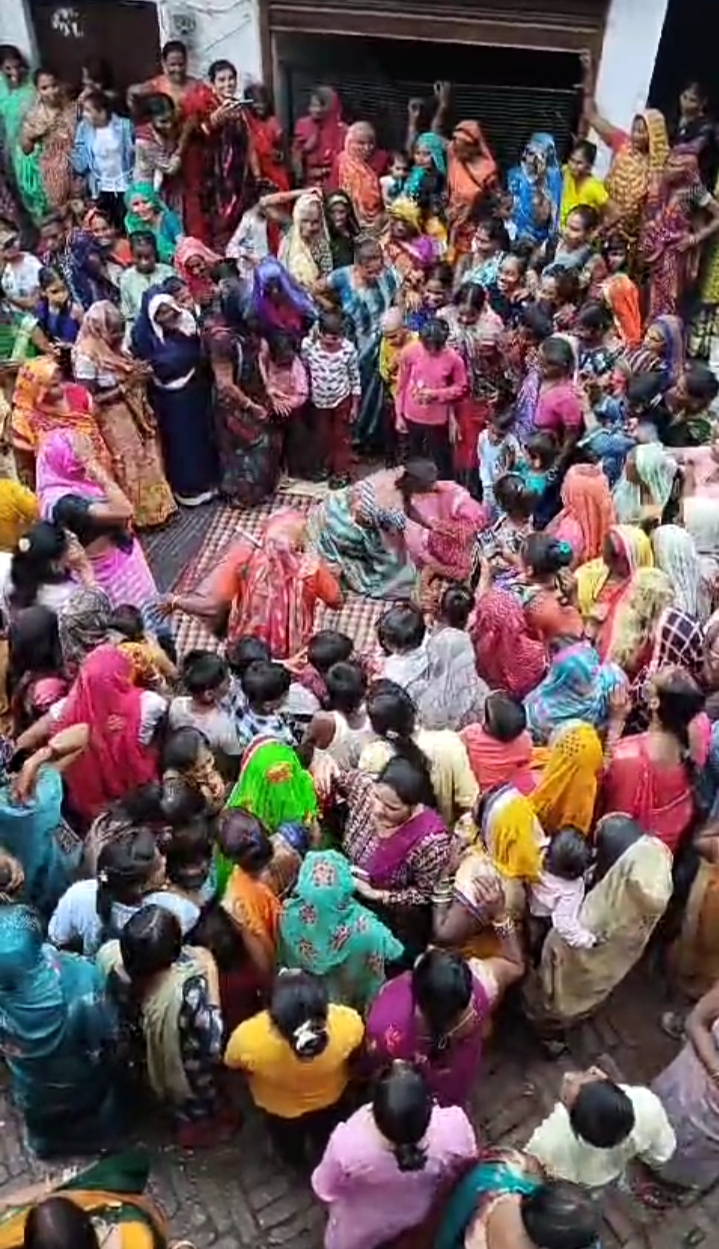 wrestling match of women mother in law daughter in law wrestled fiercely in hamirpur wrestler dangal in uttar pradesh