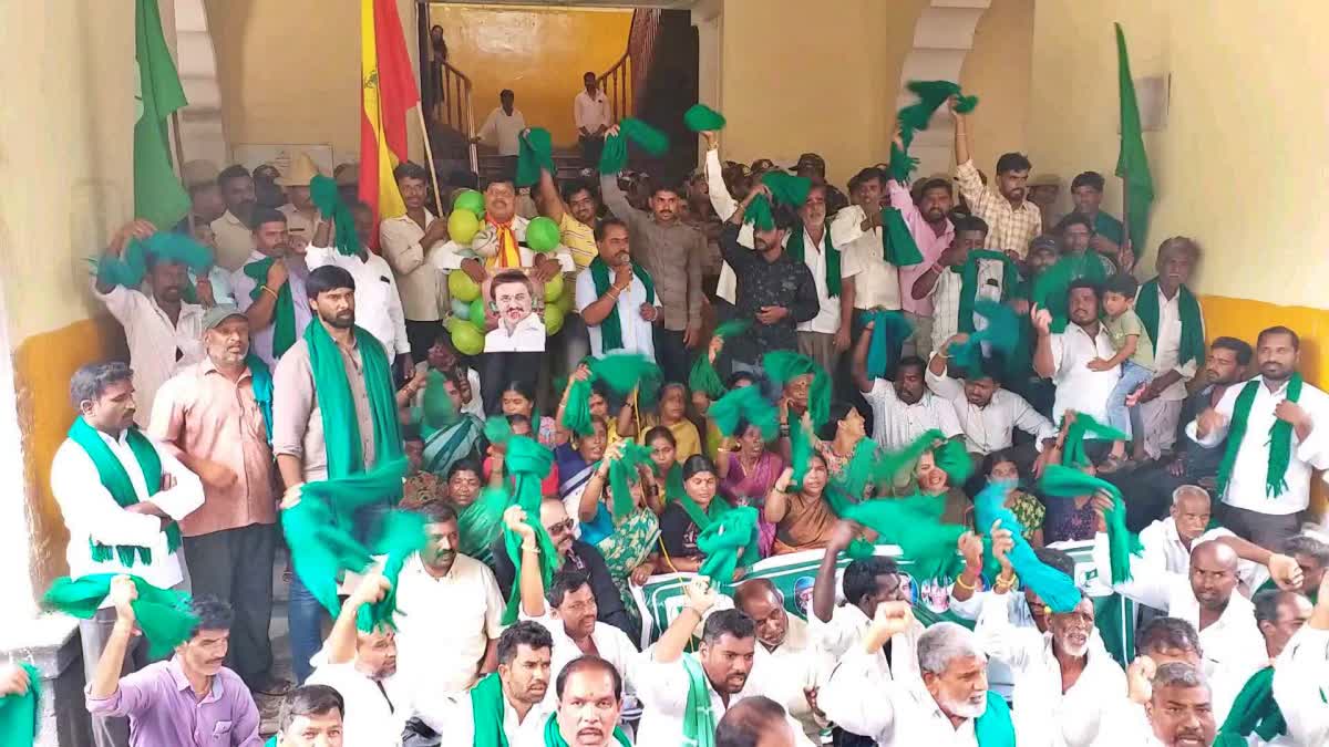 Farmers union protest in front of KADA office in Mysore