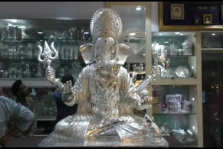 An idol of Lord Ganesh made of silver and weighing 100 kg has become a center of attraction among devotees at a Puja Pandal in Maharashtra's Jalna. The artisans of Vishwakarma Silver House at Khamgaon in the Buldhana district of the state worked for almost four months to prepare this magnificent silver idol of Lord Ganesh.