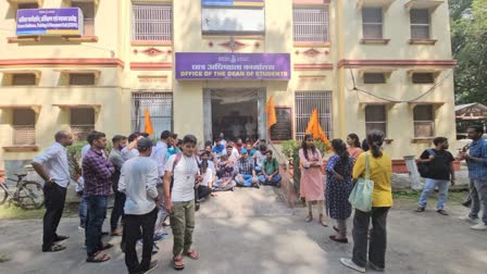 ABVP ने DSW कार्यालय का किया घेराव, सौंपा मांग पत्र