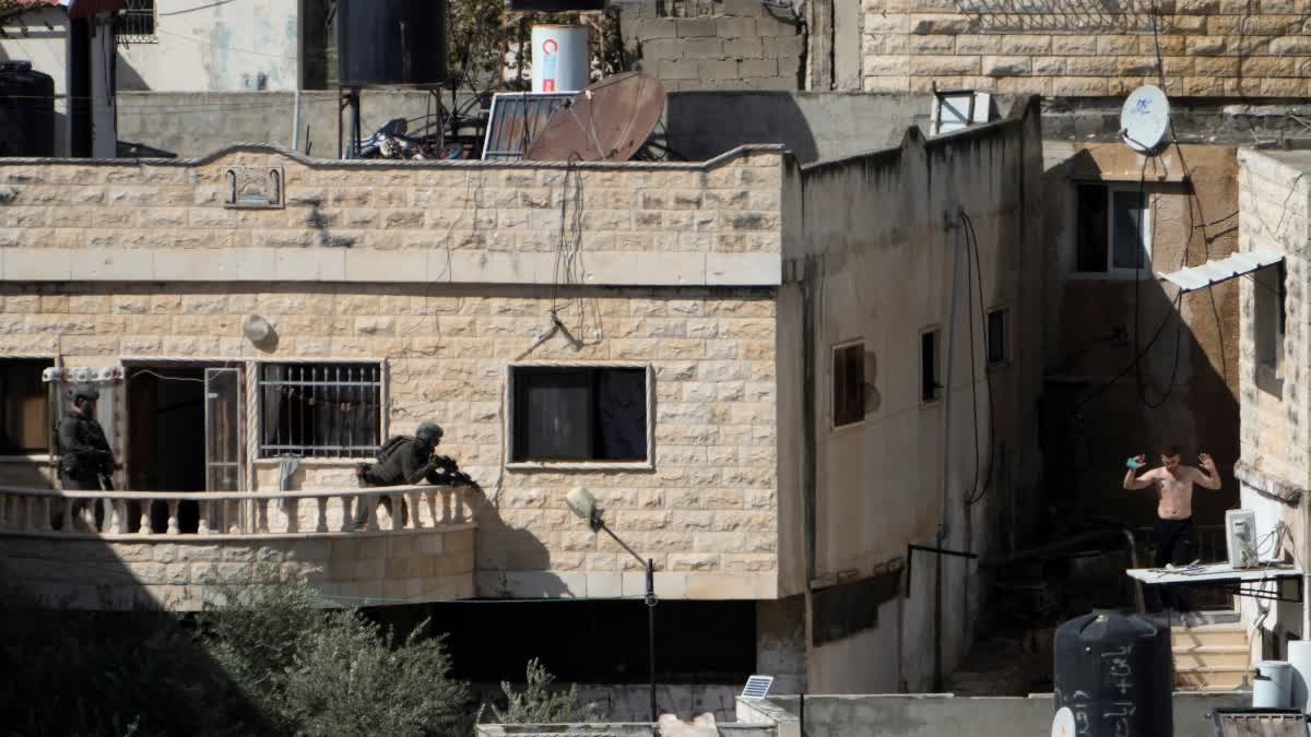 Israeli soldiers throw dead bodies of Palestinians off roof in West Bank IDF investigating