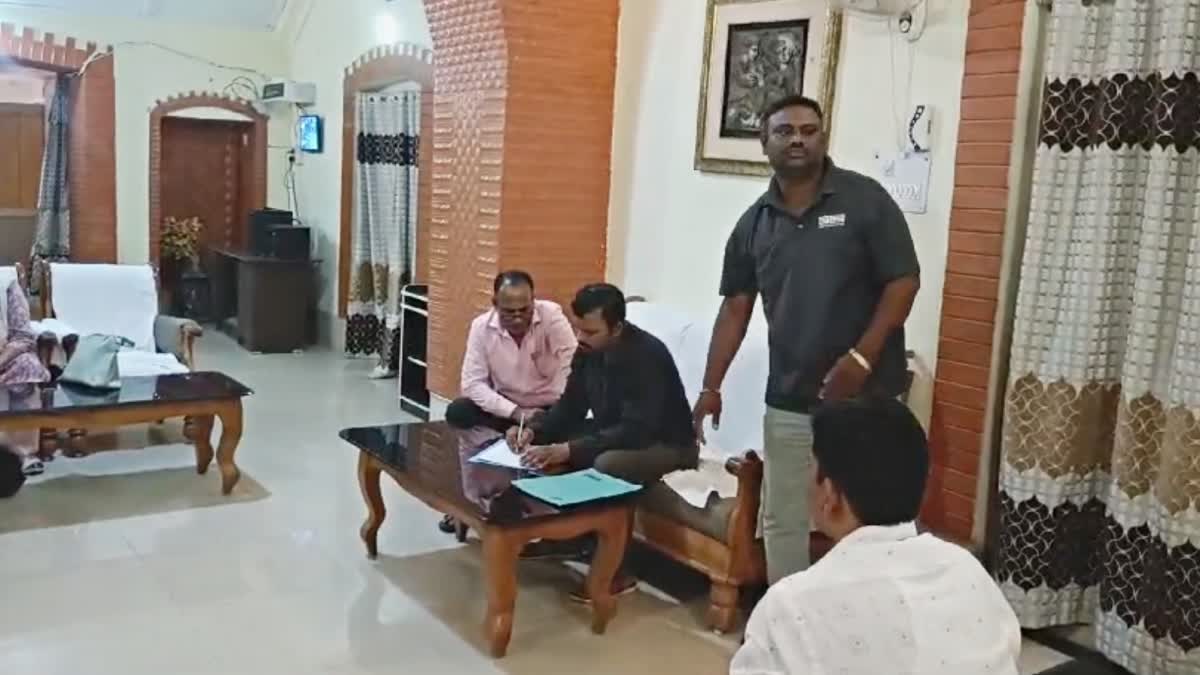 SEONI BRIBE ACCUSED ARRESTED